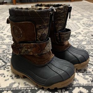 Ozark Trail Boys Size 7 Boots